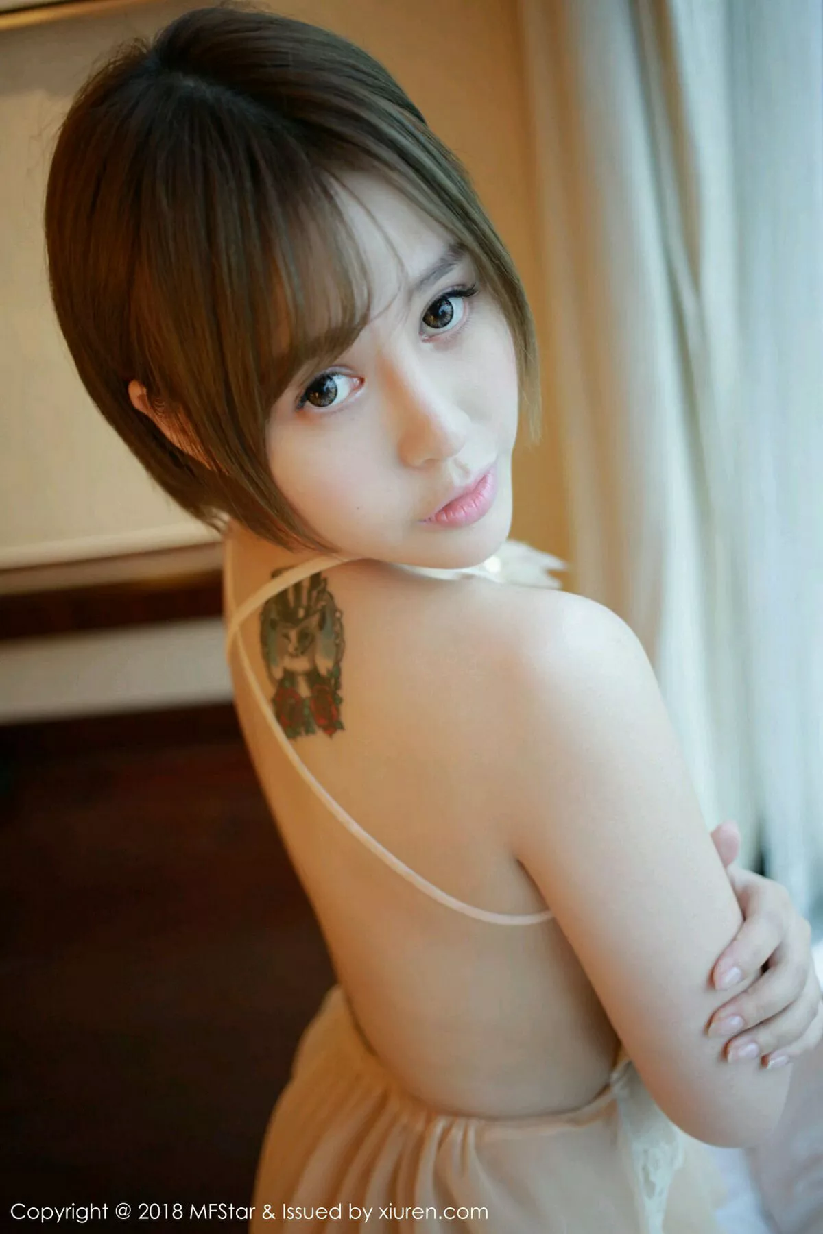 艾莉写真