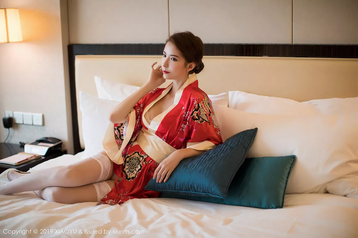 秀人集.com_[XiaoYu画语界]Vol.014_女神Carry私房性感红色和服配白色蕾丝袜妩媚诱惑写真53P