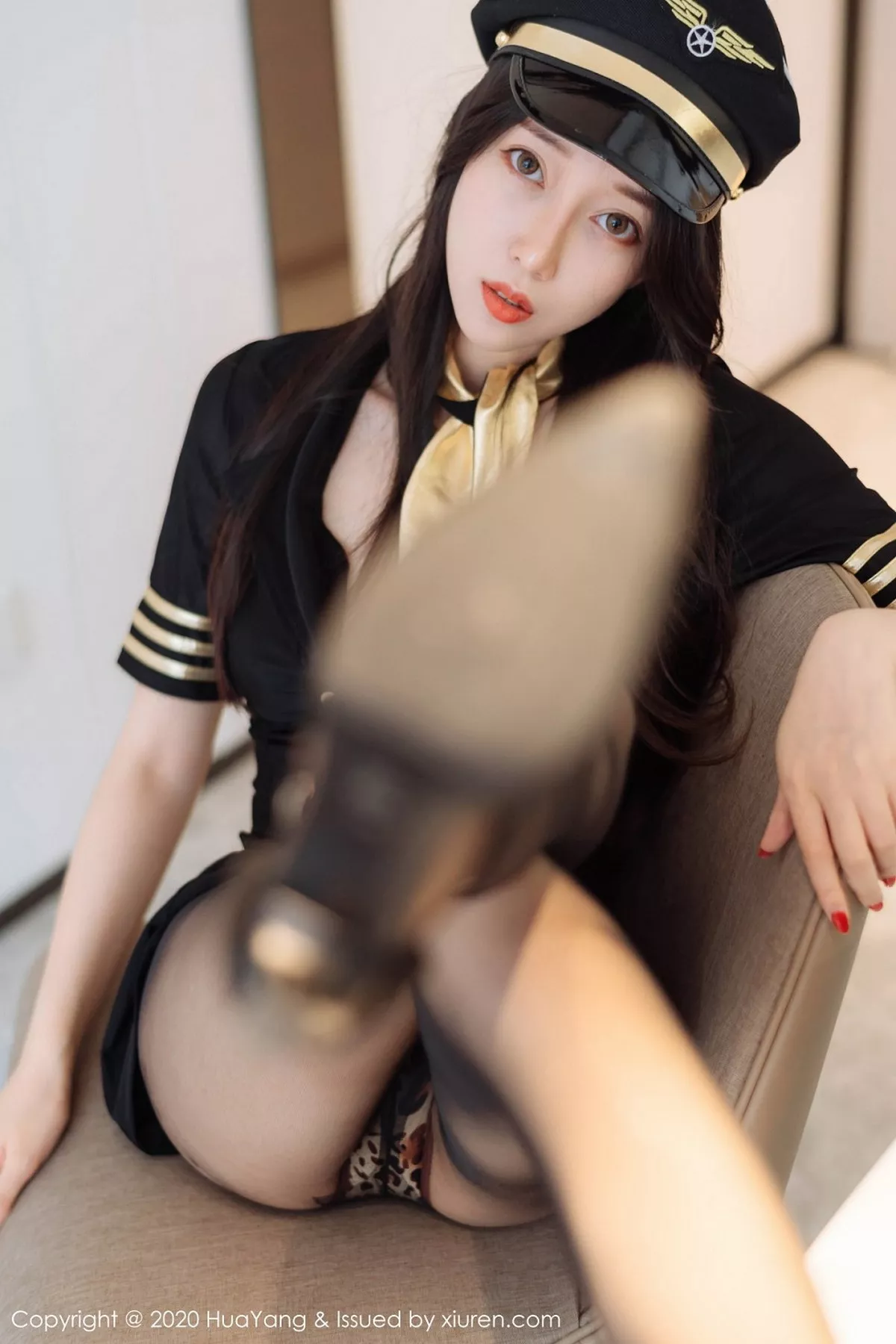 秀人集.com_[HuaYang花漾]Vol.269_嫩模玥儿玥er机长制服主题黑丝裤袜秀豹纹内裤极致诱惑写真73P