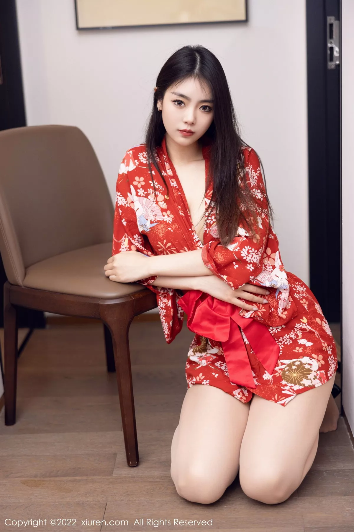 秀人集.com_[XiuRen秀人网]No.5736_模特可乐Vicky红色图案服饰配超薄无内肉丝秀翘臀美腿诱惑写真53P