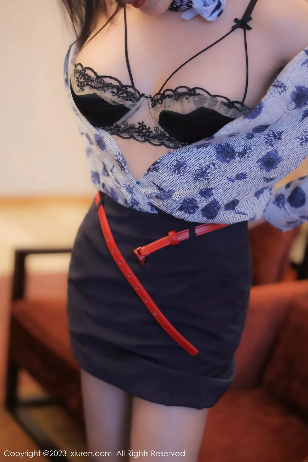 秀人集.com_[XiuRen秀人网]No.6338_新人模特王楚璇脱空姐制服露黑色蕾丝内衣配超薄灰丝诱惑写真56P