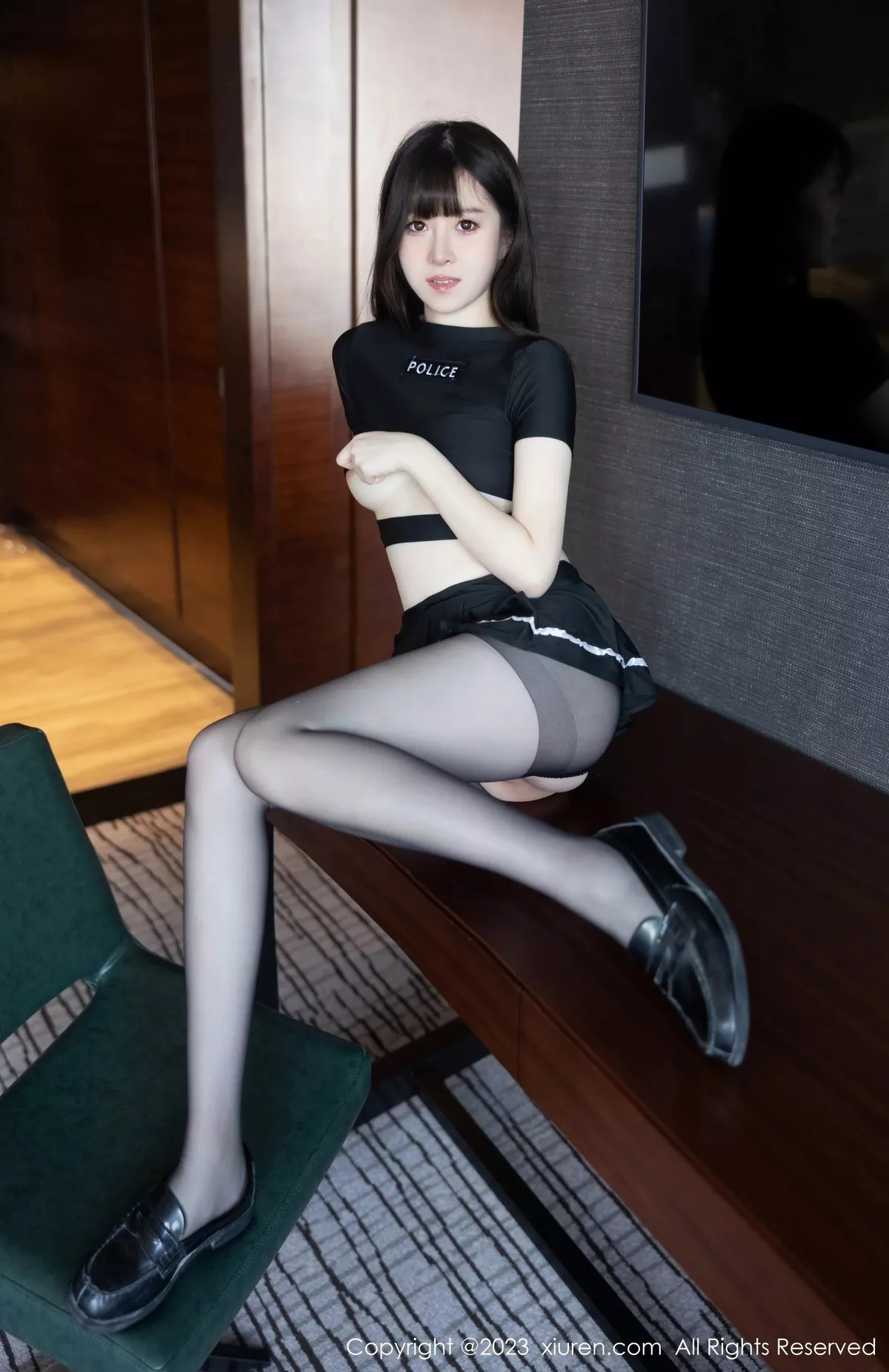 秀人集.com_[XiuRen秀人网]No.7637_模特林悠悠性感黑色上衣配黑短裙露开档黑丝秀曼妙身姿诱惑写真98P
