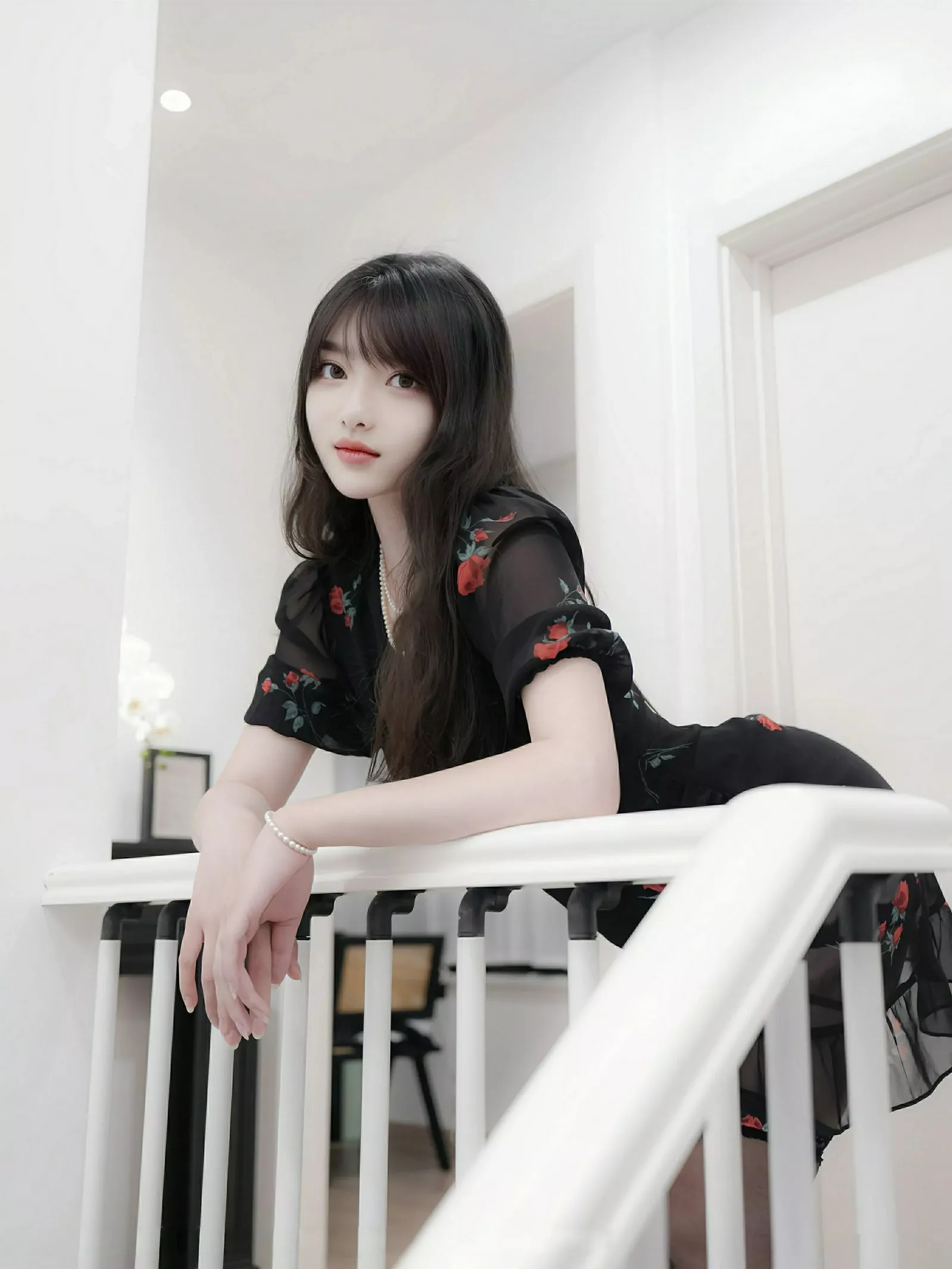 秀人集.com_[XiuRen秀人网]No.10586_模特白露lulu性感玫瑰黑裙露情趣内衣配黑丝袜秀曼妙身姿诱惑写真84P