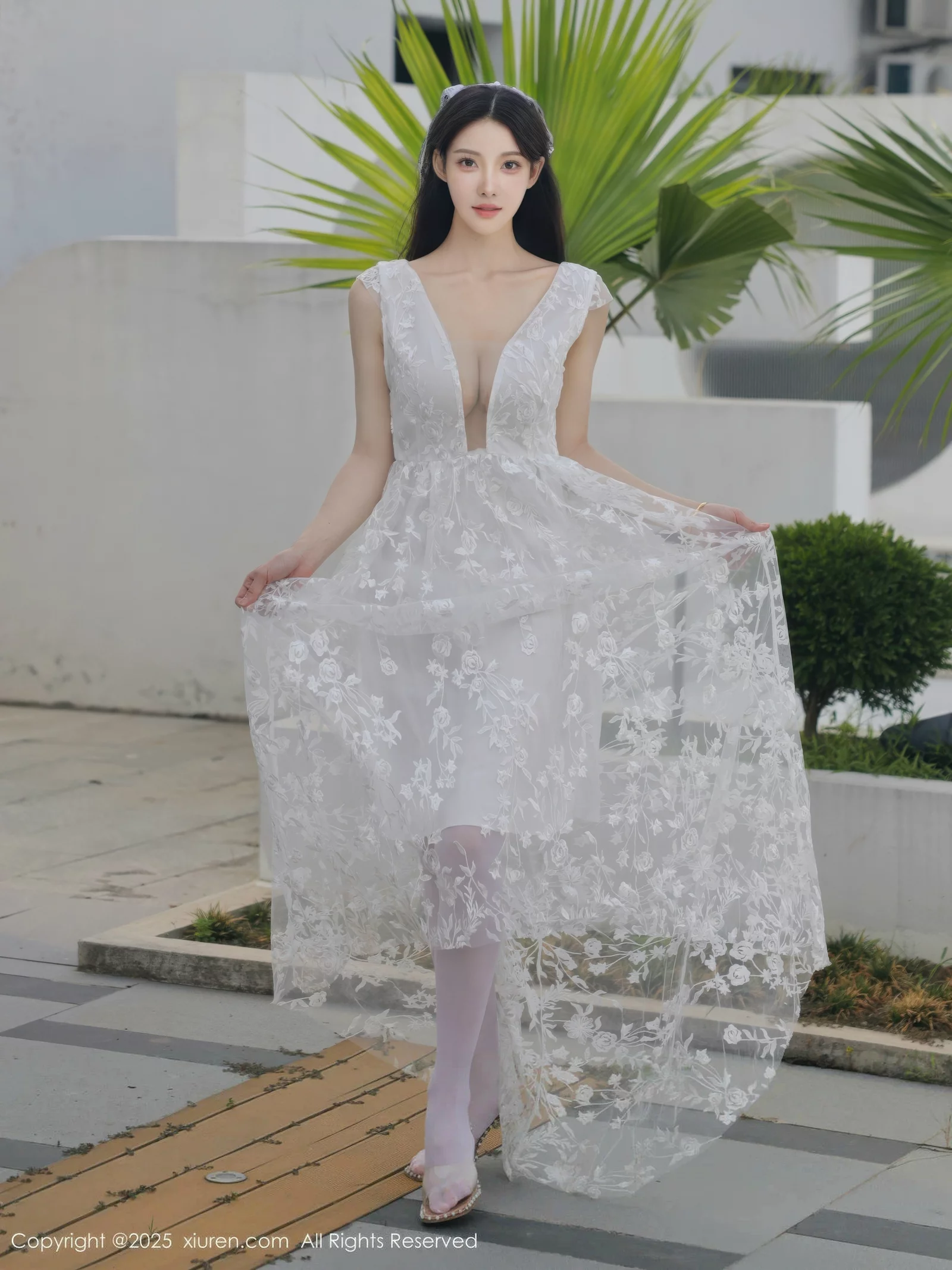 秀人集.com_[XiuRen秀人网]No.10661_模特梨霜儿性感低胸白色婚纱配白色丝袜秀丰腴身材完美诱惑写真82P