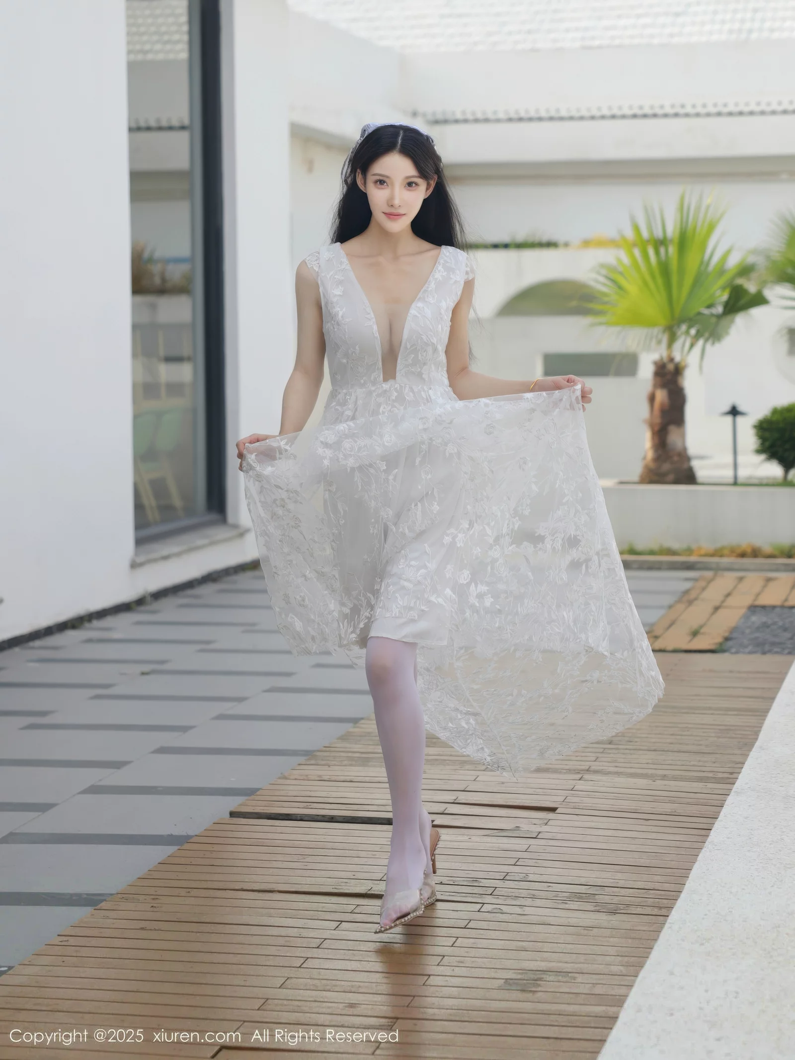 秀人集.com_[XiuRen秀人网]No.10661_模特梨霜儿性感低胸白色婚纱配白色丝袜秀丰腴身材完美诱惑写真82P