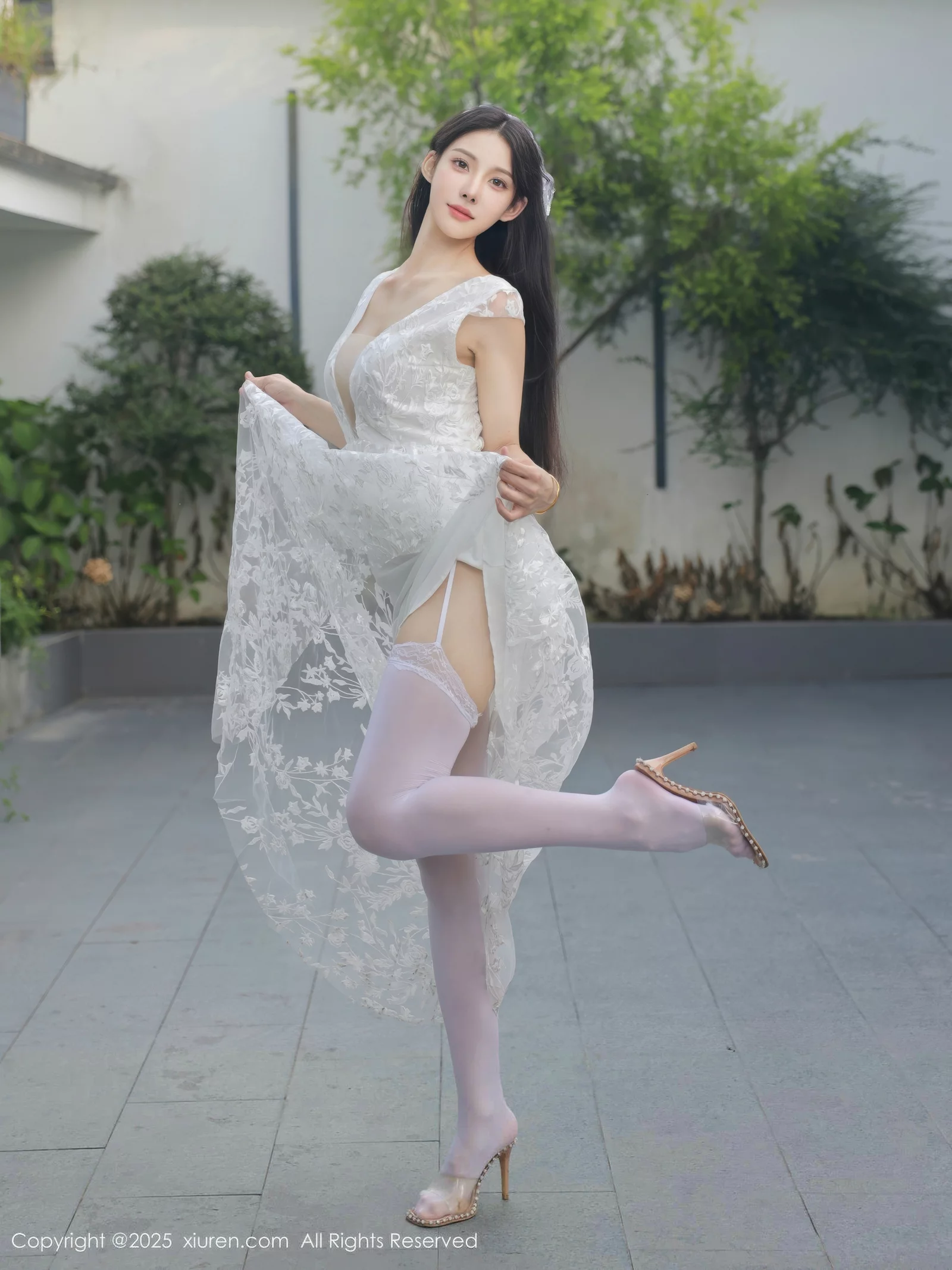 秀人集.com_[XiuRen秀人网]No.10661_模特梨霜儿性感低胸白色婚纱配白色丝袜秀丰腴身材完美诱惑写真82P