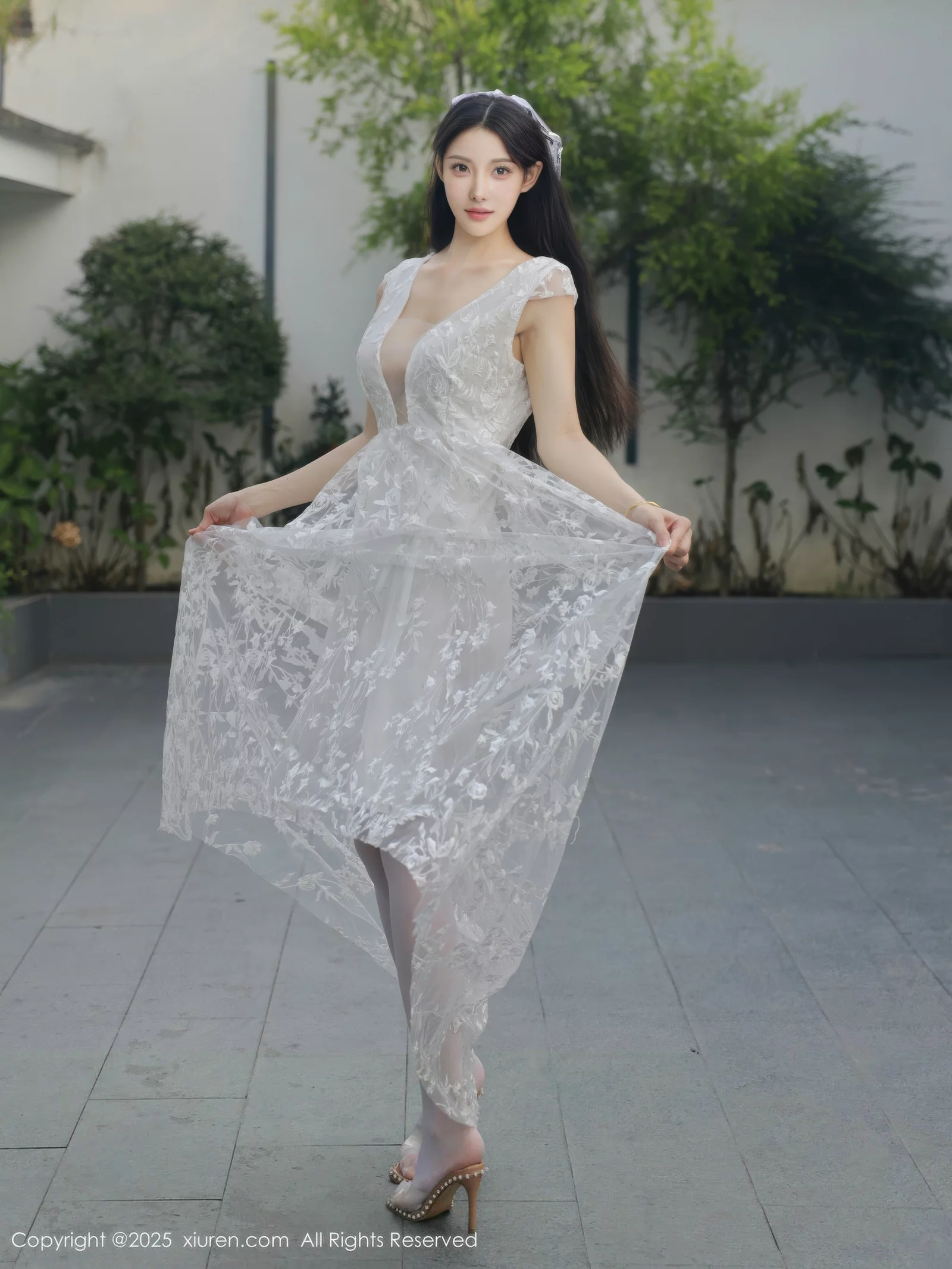 秀人集.com_[XiuRen秀人网]No.10661_模特梨霜儿性感低胸白色婚纱配白色丝袜秀丰腴身材完美诱惑写真82P