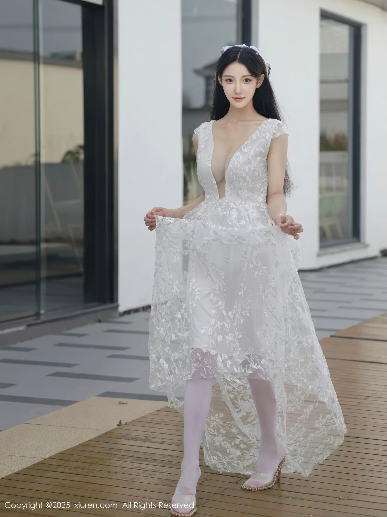 秀人集.com_[XiuRen秀人网]No.10661_模特梨霜儿性感低胸白色婚纱配白色丝袜秀丰腴身材完美诱惑写真82P