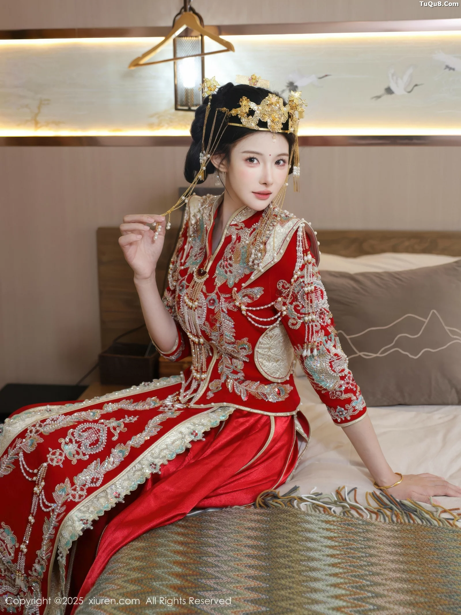 秀人集.com_[XiuRen秀人网]No.10742_模特梨霜儿性感红色新娘服饰配肉色丝袜秀丰腴身材迷人诱惑写真84P