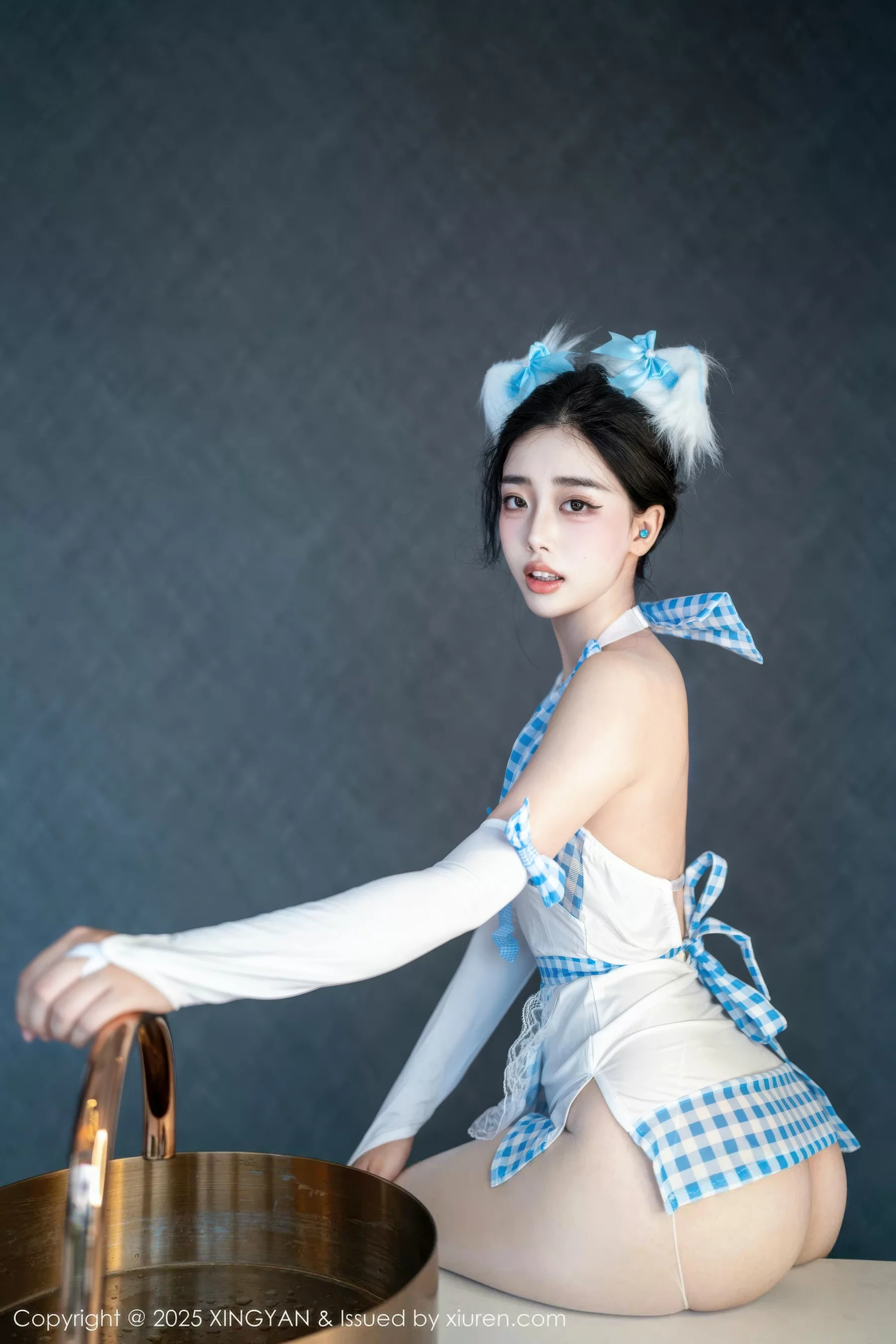 秀人集.com_[XINGYAN星颜社]VOL.399_模特阮福福性感蓝色格子裙配开档白丝秀曼妙身姿诱惑写真66P