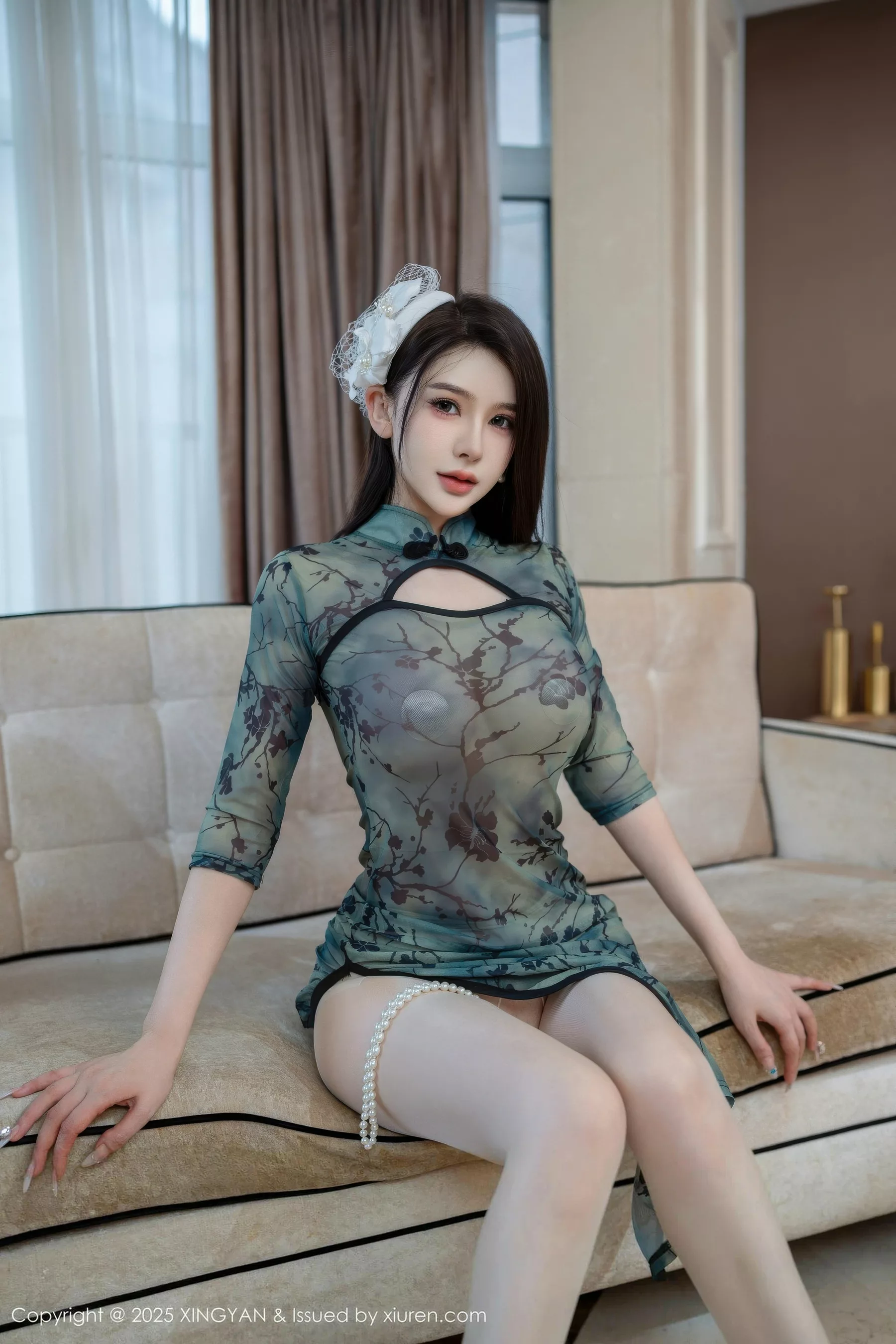 秀人集.com_[XINGYAN星颜社]VOL.412_女神李丽莎性感蓝色短旗袍配开档白丝秀曼妙身姿诱惑写真72P