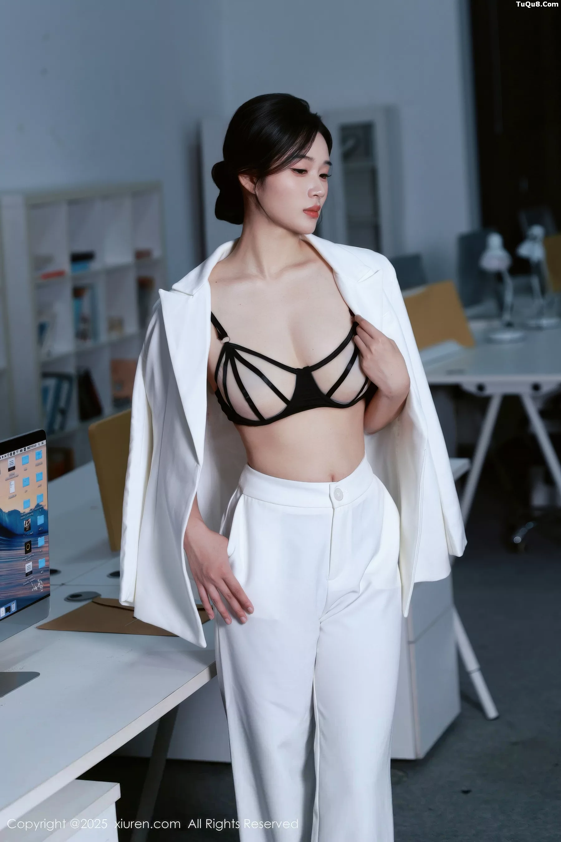 秀人集.com_[XiuRen秀人网]No.10908_模特南乔性感白色西装露黑色内衣配开档黑丝秀完美身材诱惑写真72P