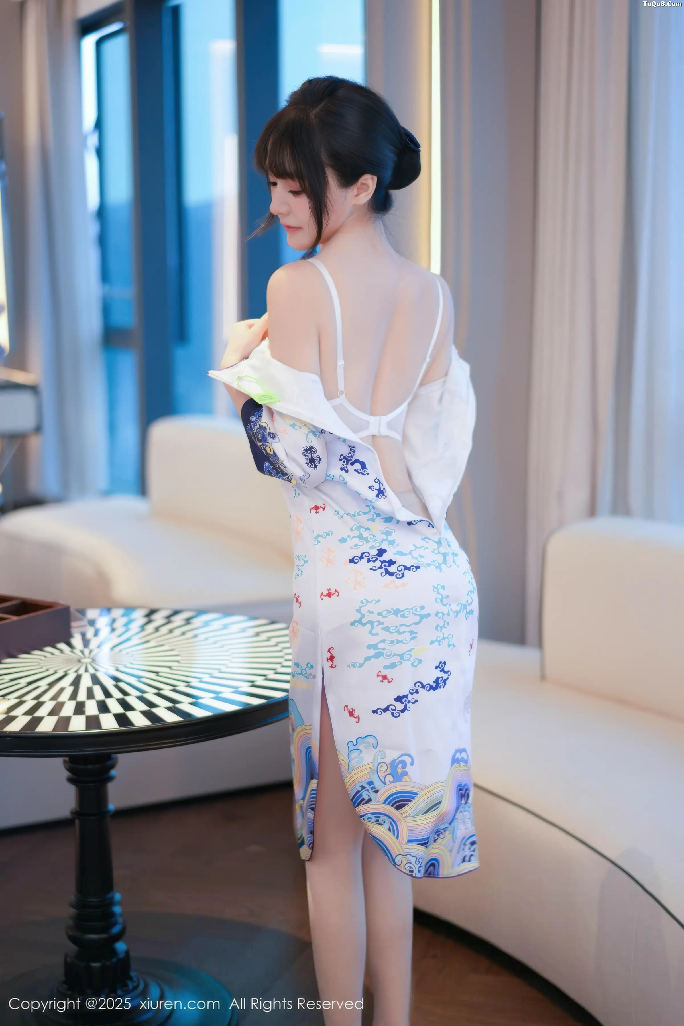 秀人集.com_[XiuRen秀人网]No.11001_模特沈南汐RuRu性感浅色旗袍露白色蕾丝内衣秀凹凸身材诱惑写真67P