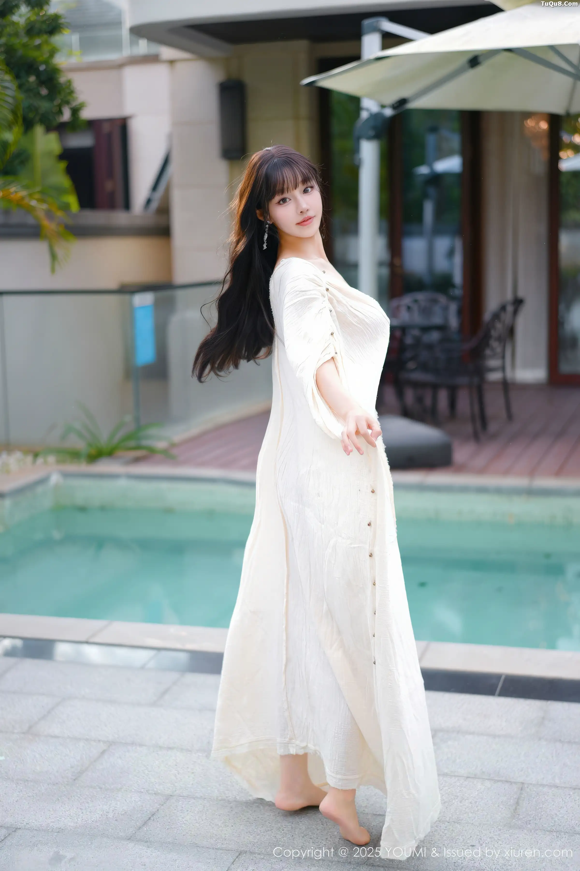 秀人集.com_[YouMi尤蜜荟]Vol.1185_女神朱可儿Flora户外泳池性感浅色浴袍秀雪峰美臀撩人诱惑写真85P