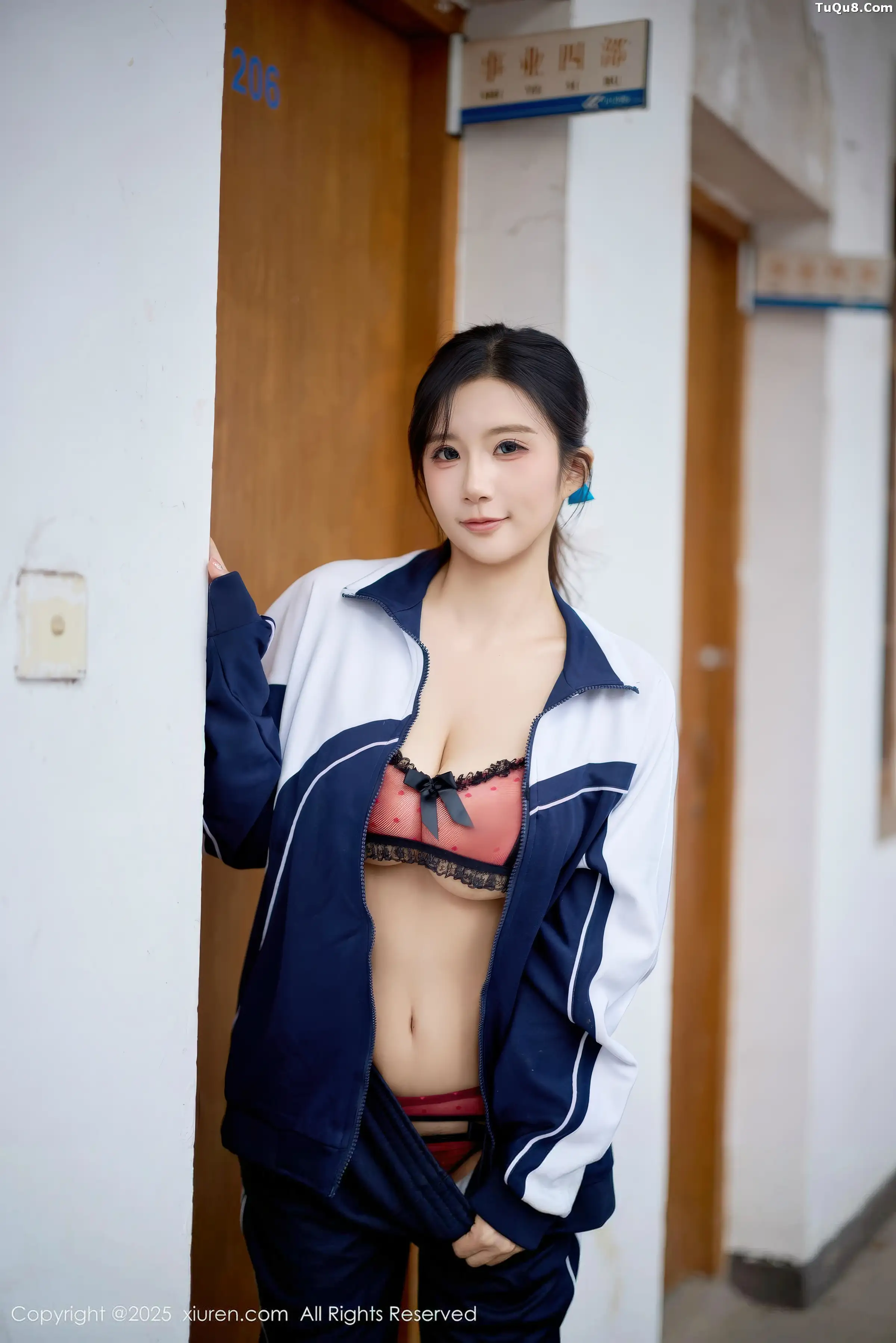 秀人集.com_[XiuRen秀人网]No.11103_模特小肉肉咪性感学生装露红色内衣配黑丝网袜秀凹凸身材写真72P