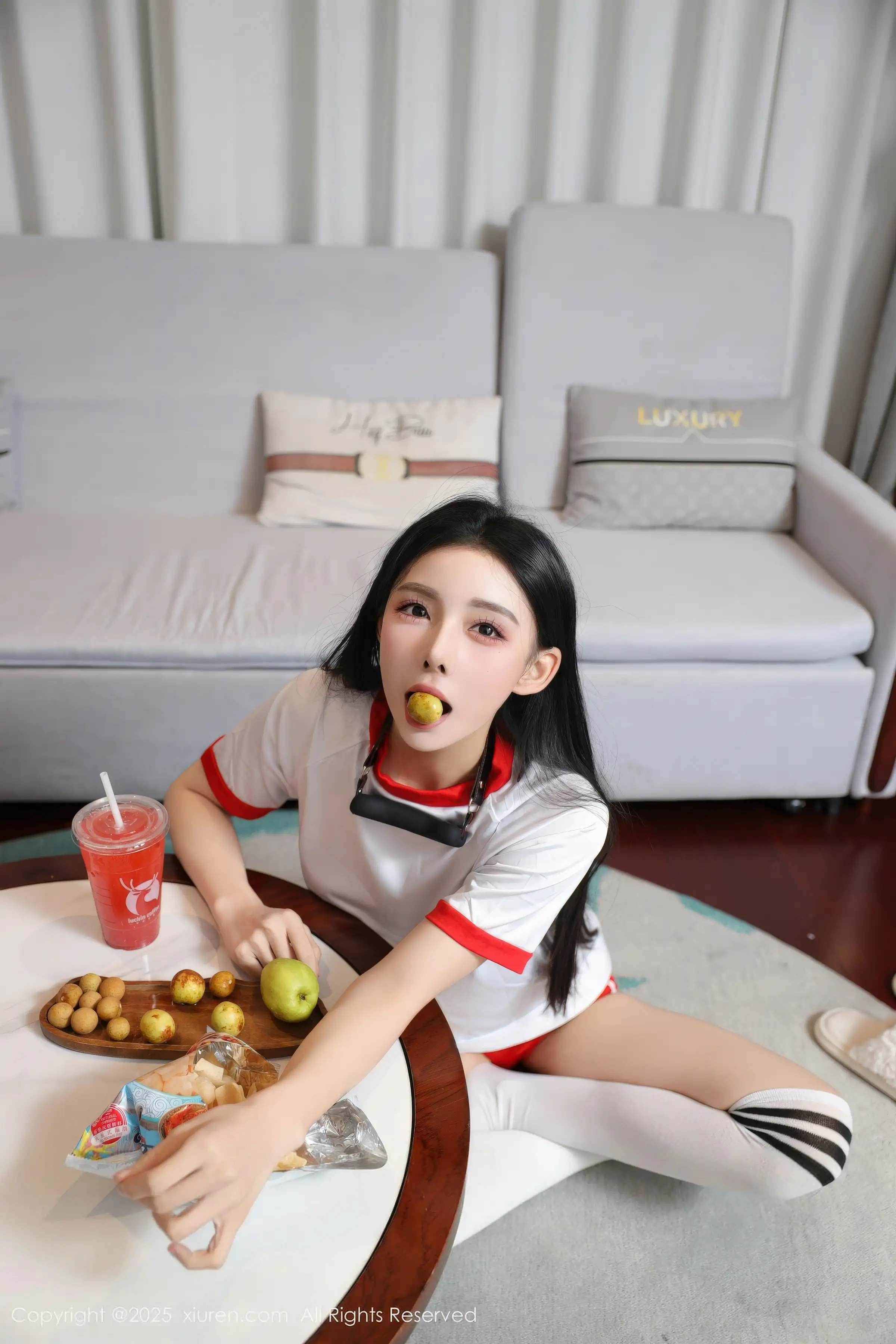 秀人集.com_[XiuRen秀人网]No.11110_新人模特许微微呀性感白色T恤配白色丝袜秀丰腴身材诱惑写真86P