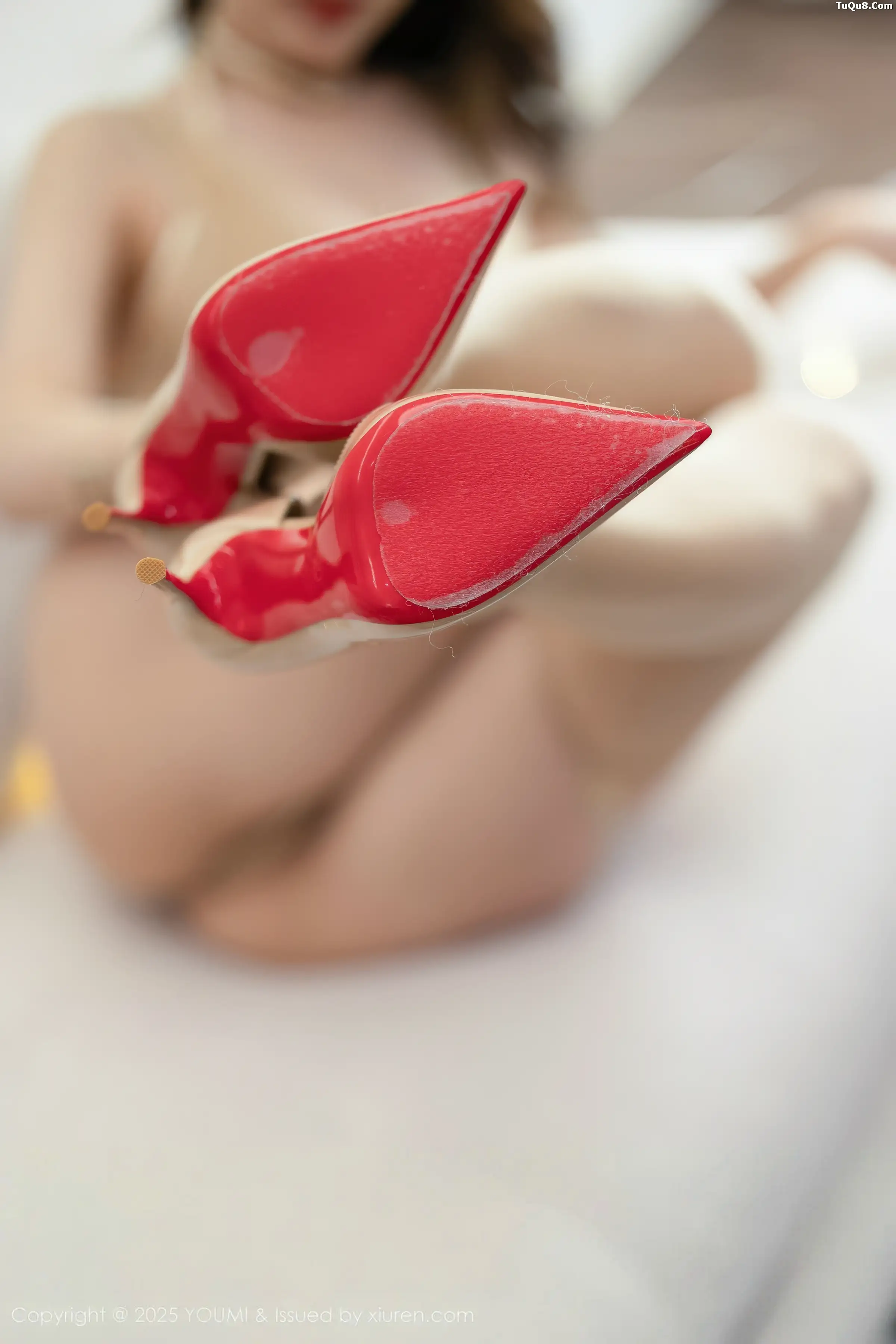 秀人集.com_[YouMi尤蜜荟]Vol.1191_模特Twins-桃桃性感浅色连衣短裙配超薄肉丝秀完美身材诱惑写真72P