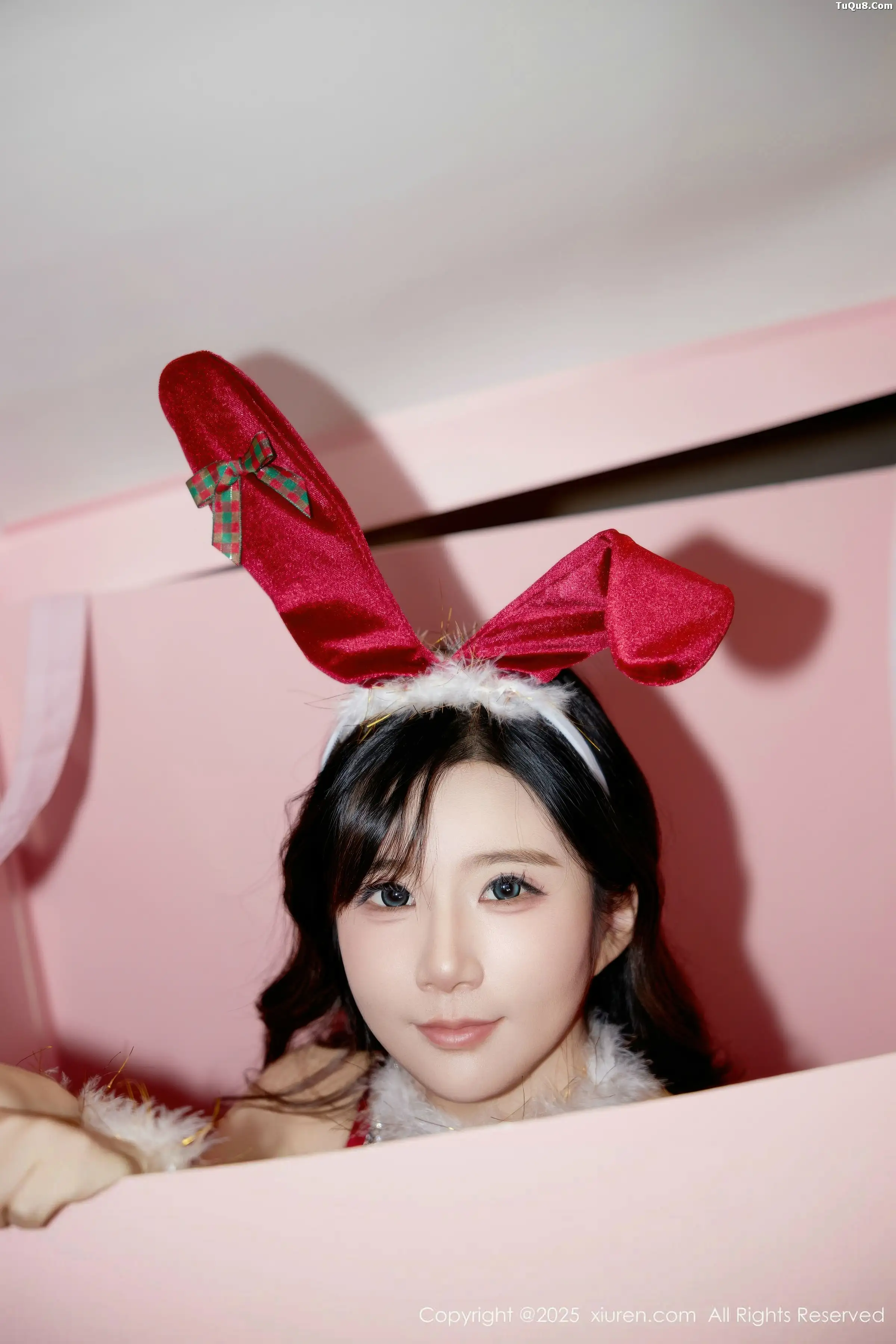 秀人集.com_[XiuRen秀人网]No.11149_模特小肉肉咪性感红色圣诞装扮配黑色丝袜秀凹凸身材诱惑写真72P